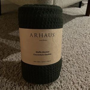 ARHAUS WAFFLE KNIT THROW BLANKET